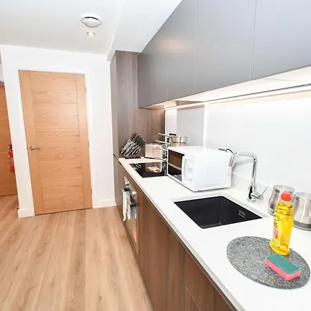 Fabulous 1 Bedroom In * ليدز