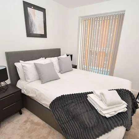 Fabulous 1 Bedroom In * ليدز