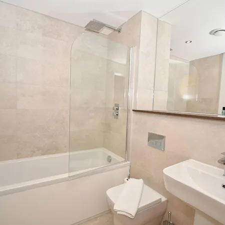 Fabulous 1 Bedroom In *